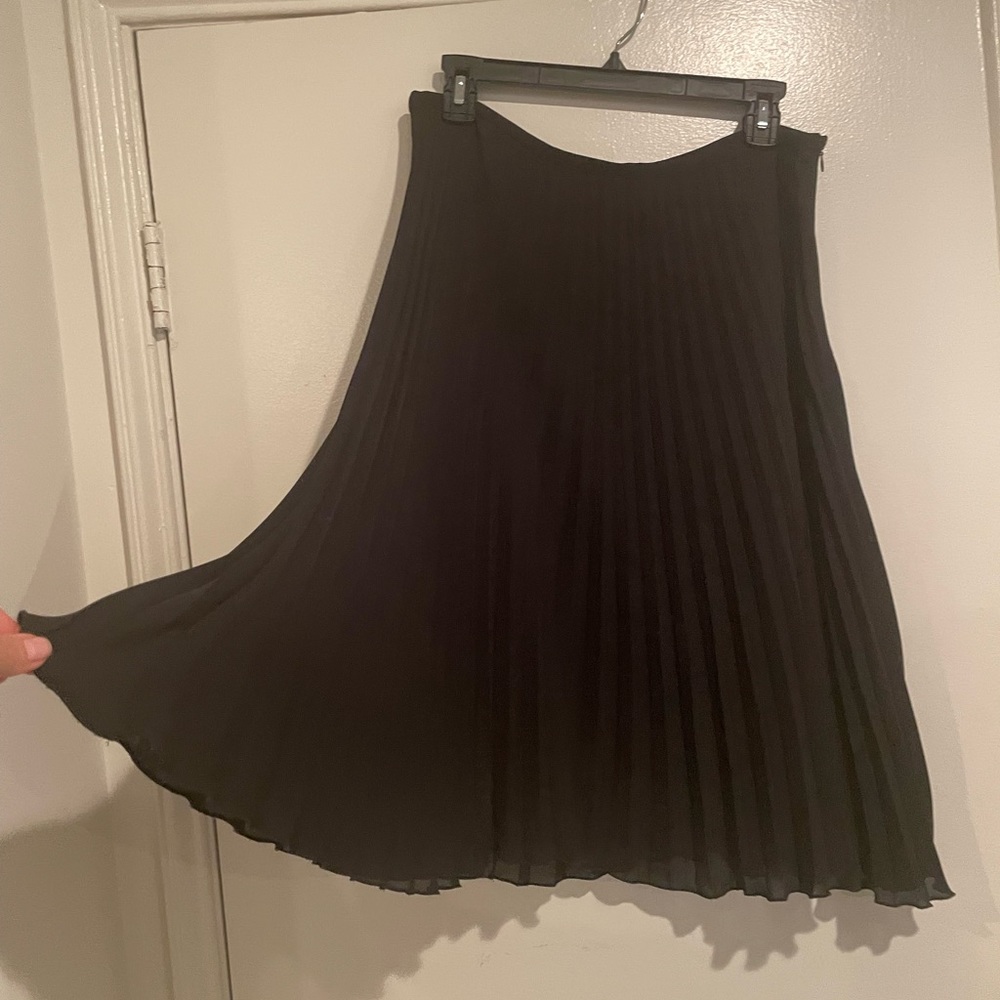 Vince Camuto Black Pleated Midi Skirt